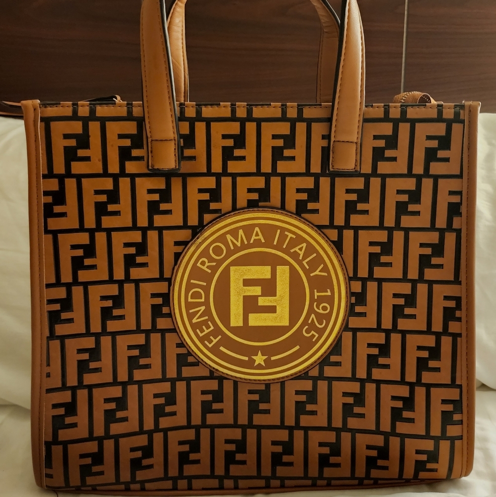 Fendi Leather Logo Shopper Tote